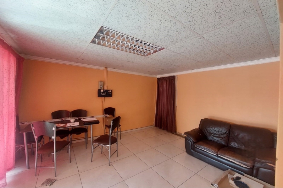 2 Bedroom Property for Sale in Roodepan Northern Cape